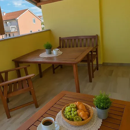 Apartman S Pogledom Na More 3 Bibinje Exterior photo